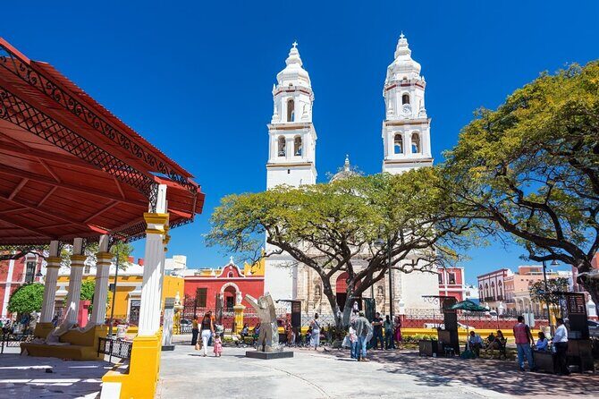 8-Day Best of Mexico Tour: Mexico City to Cancun - Flying South to Palenque: Jungle Mayan Power and the Pakal Story