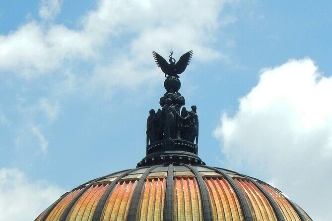 Architecture and History of Mexico City - Small Groups - Torre Latinoamericana: seeing “layers” before you even start walking