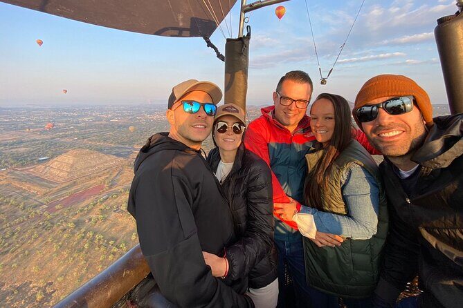 Balloon flight in Teotihuacan from Mexico City - How the early pickup at the Ángel de la Independencia works
