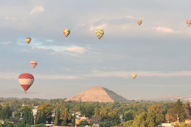 Balloon flight + Transportation + Breakfast in Cave or buffet + Pyramids - Breakfast inside La Cueva Teotihuacán (and the liquor tasting)