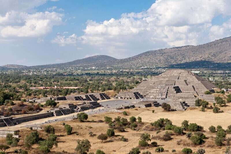 CDMX: Tour of the ruins of Teotihuacan, Tlatelolco, and Guadalupe - Getting started: pickup times and how the bus day flows