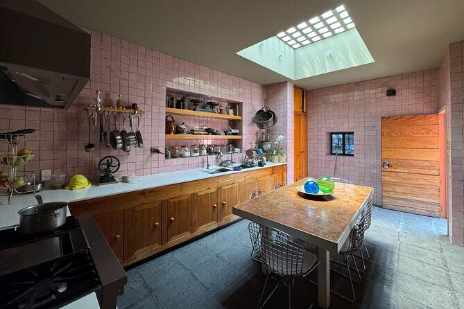 EXCLUSIVE TOUR Luis Barragán Casa Pedregal - small groups - Entering Casa Pedregal: how to enjoy the spaces, not just see them
