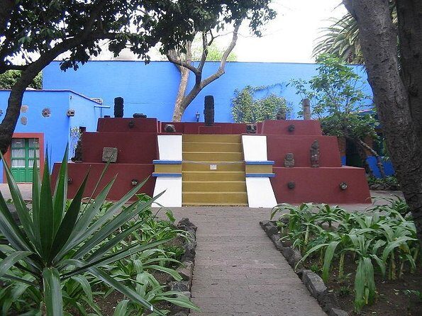 Frida Kahlo VIP [Museum Tickets Included] Walk, Markets & Churros - Quick hits before you go