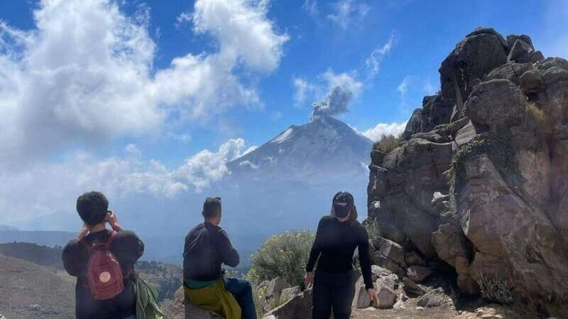 From Mexico City: Hike Iztaccihuatl Volcano with an Alpinist - The early-morning drive: Mexico City to Paso de Cortés viewpoint