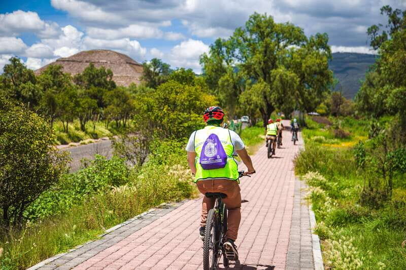 From Mexico City: Teotihuacan Pyramids and Bike Tour - The Teotihuacan walk: Avenue of the Dead and pyramid-area context