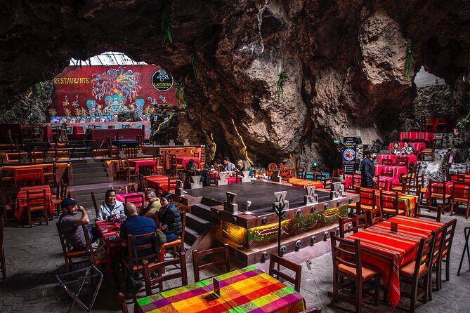 Guided Tour in Pyramids + Transportation + Breakfast in Cueva - The guided walk at Teotihuacán: main points, focused time, certified guidance