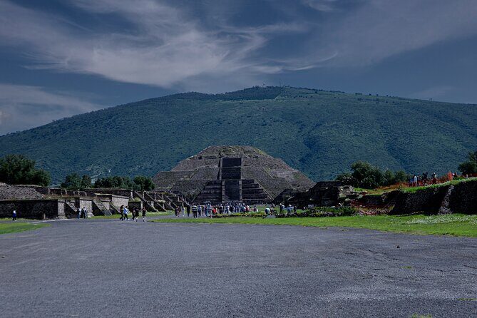 Guided tour in Teotihuacan + breakfast in Cueva + Transportation CDMX - Teotihuacan with certified guides: what you actually gain