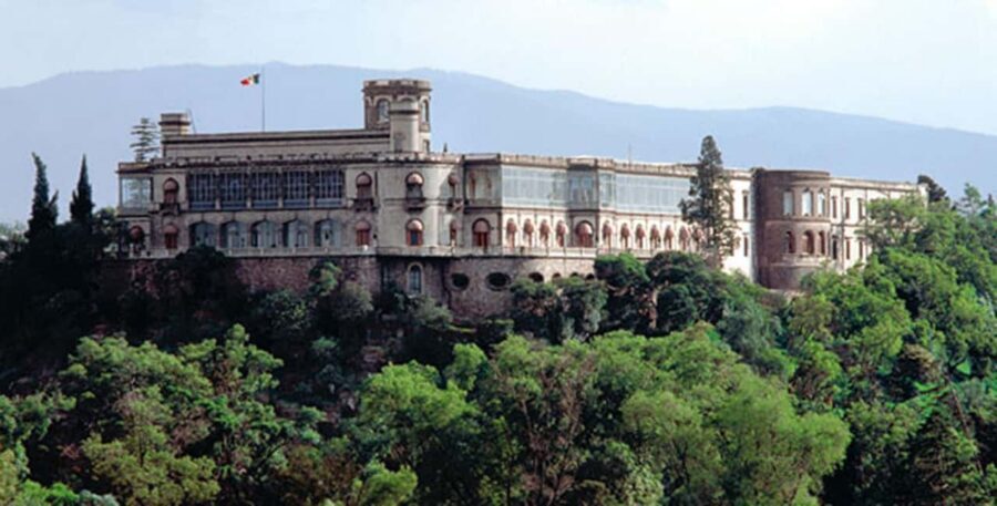 Mexico City: Chapultepec Castle After-Hours Guided Tour - The short walk from Reforma to the hilltop palace