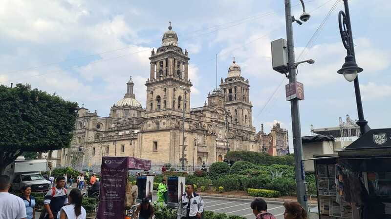 Mexico City: Historical walking tour of Tenochtitlan - Casa de los Azulejos and the Orozco mural: art with a viewpoint