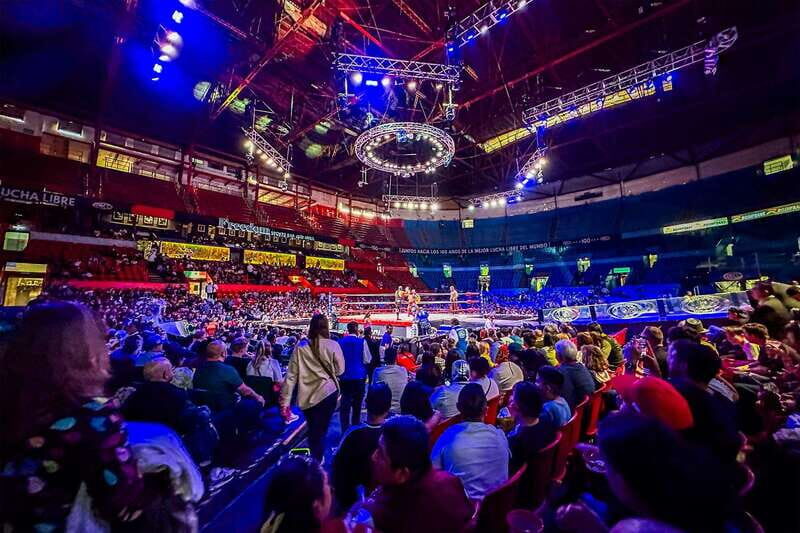 Mexico City: Lucha Libre Show, Walking Tour & Tequila - Getting to the Arena: Metrobus Helps