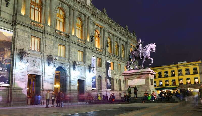 Mexico City: Night City Tour in a Double Decker Bus - Timing and comfort: what to wear for a one-hour circuit