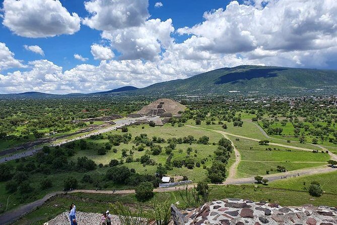 Private Tour of Pyramids of Teotihuacán and Basilica of Guadalupe - What to expect at each stop, in real time