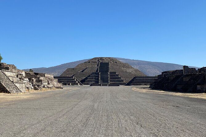 Private Tour with Archaeologist and VR Experience at Teotihuacan - Calzada de los Muertos: the route that explains the city