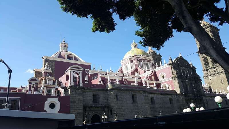 Puebla: Hop-On Hop-Off Bus Tour with Audio Guide - Art, markets, and Revolution sites on the way back: El Parián and Serdán