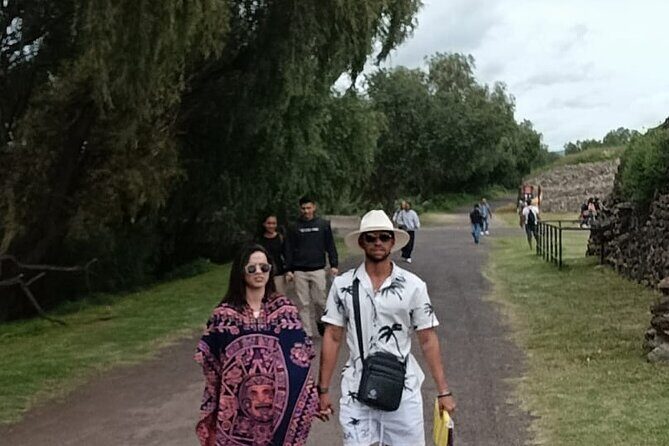 Pyramids of Teotihuacan and Basilica of Guadalupe / Small Groups - 6:20 a.m. Start and Private Transport: Getting There Without Stress