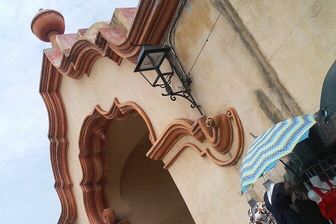 Queretaro: colonial architecture and history - Stop 1: El Acueducto de Querétaro and the love story behind the city’s start