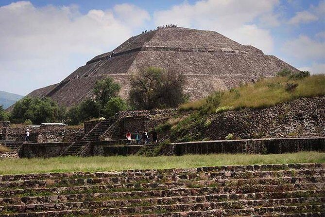 Teotihuacan & Basilica Guadalupe Tour with lunch - Getting started: pickup, meeting point, and what can change