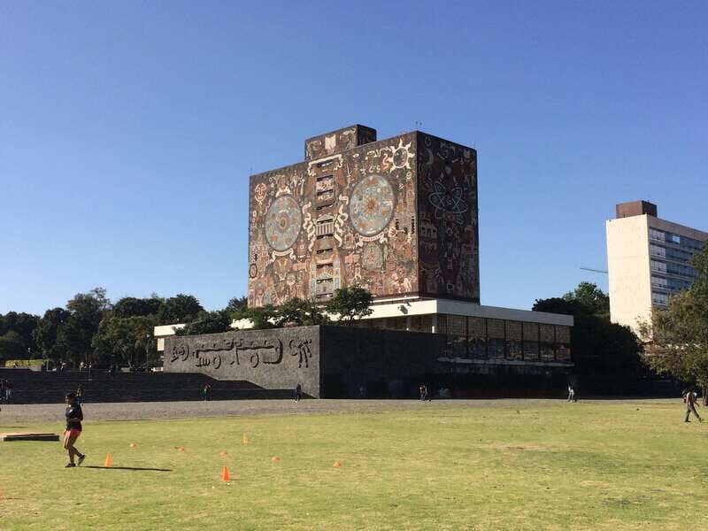 Walk around UNAM campus, a UNESCO World Heritage Site - The mural part: Rivera and Siqueiros, with meaning you can actually use