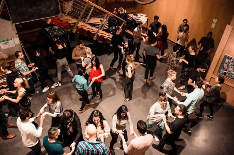 Zero to salsa for beginners - The El Angel de la Independencia Connection (and Why It’s Handy)